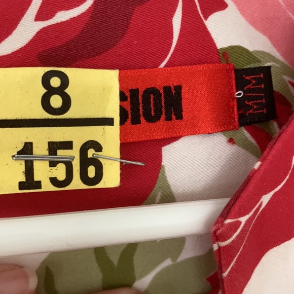 Beautiful floral print dress with a vintage vibe - Picture 3 of 4